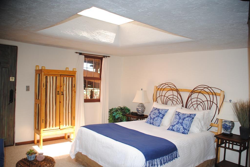 Old Taos Guesthouse B&B Room photo